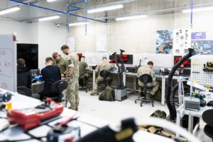 Dronų kursai „M-Lab“